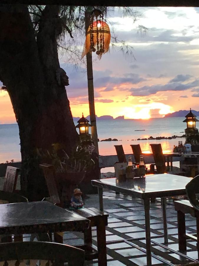 Andaman Beach Resort Koh Jum Eksteriør bilde
