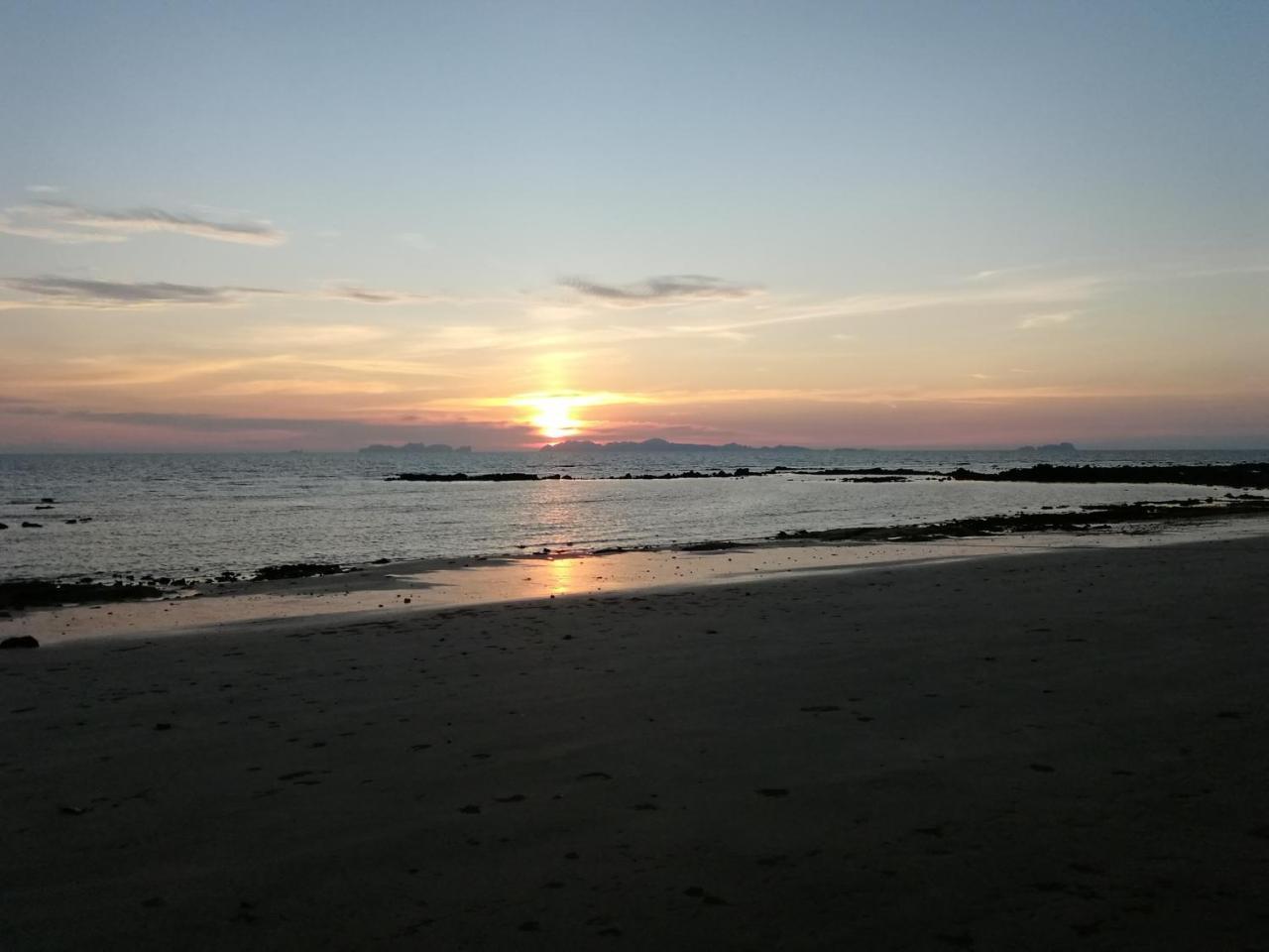 Andaman Beach Resort Koh Jum Eksteriør bilde